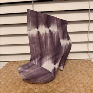 IRREGULAR CHOICE ankle boots